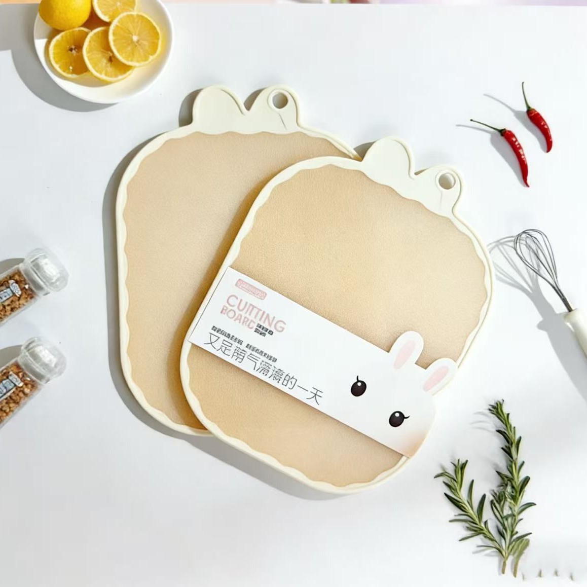 Ins-style checkerboard cutting board, cute shape, thick anti-slip plastic cutting board for complementary food