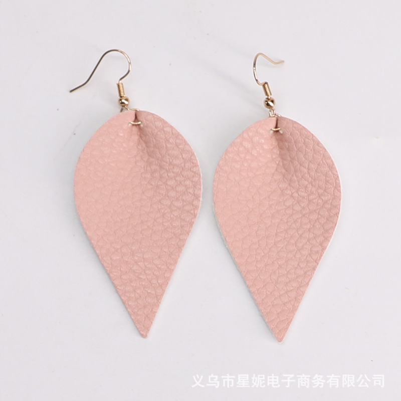Fine-grained pu leather leaf style earrings, popular in Europe and America. Simple and exquisite pu leather leaf earrings, cross-border e-commerce supply Application Scenario