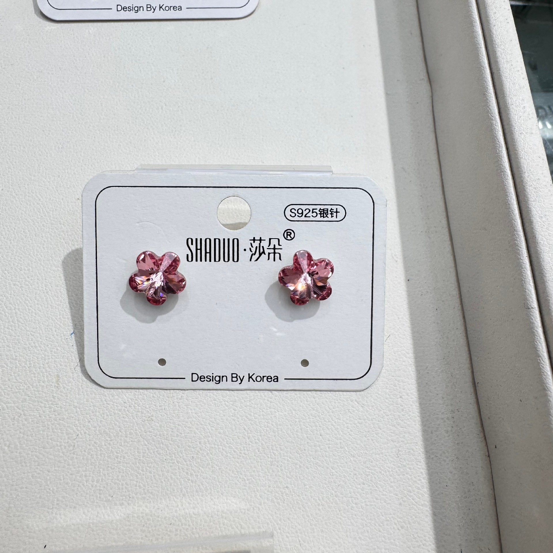 Shaduo's light luxury high-end Shijia Shiqi crystal five-leaf flower Flower stud earrings S925 silver needle commuter women's earrings are simple and elegant details Picture