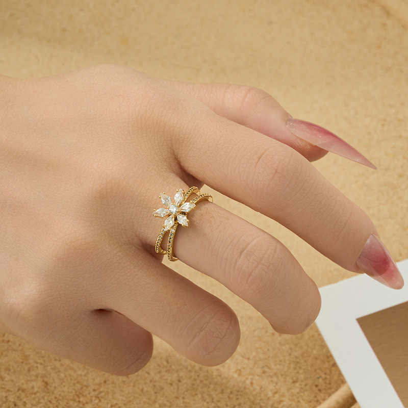 A light luxury and high-end star-shaped flower cluster open ring, a copper alloy set with zircon, adjustable index finger ring, exquisite ring ring details Picture