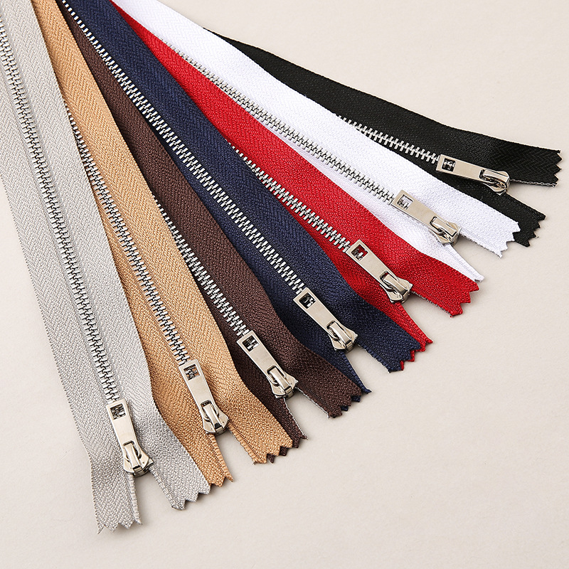 White gold teeth, silver teeth, metal closed-tail zipper, No. 3 self-locking silver teeth zipper, in multiple sizes and colors, available for shipment Specification drawing