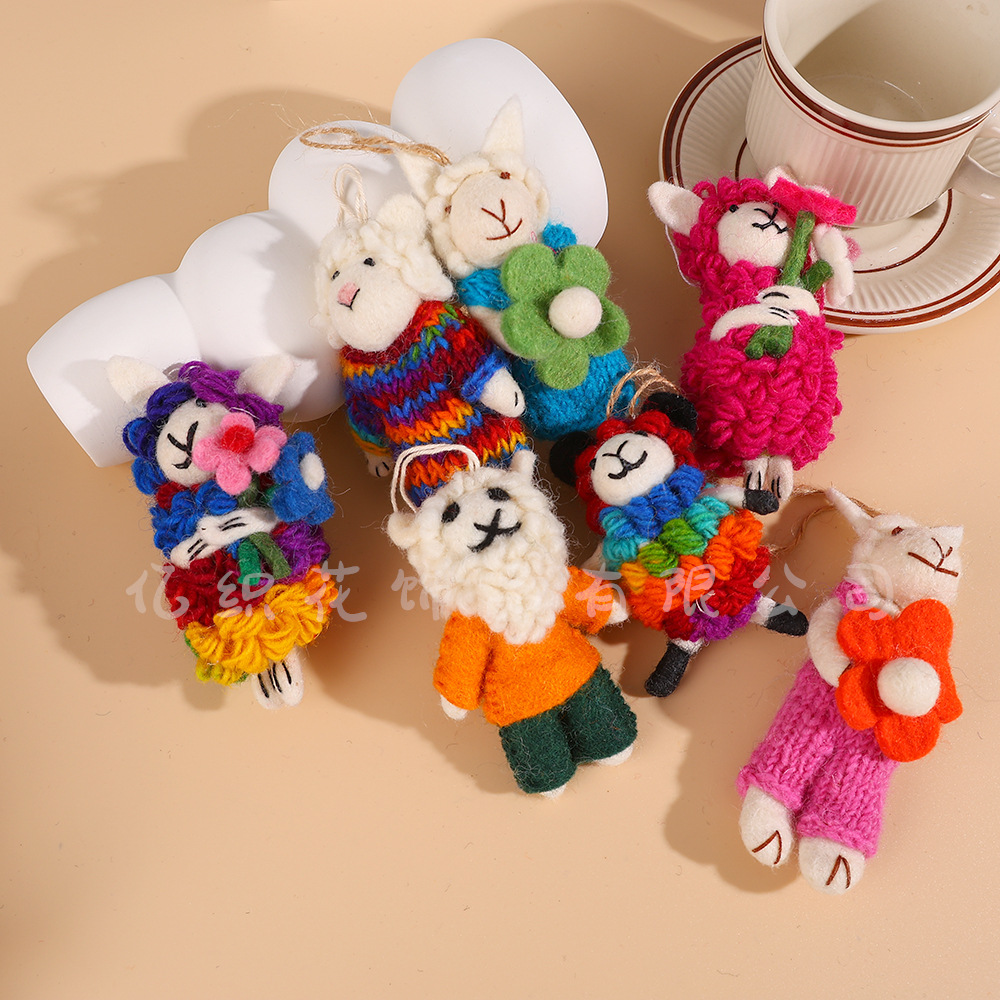 The new miu series of pure handcrafted wool felt pendants, graduation season accessories, keychains and bag accessories Specification image