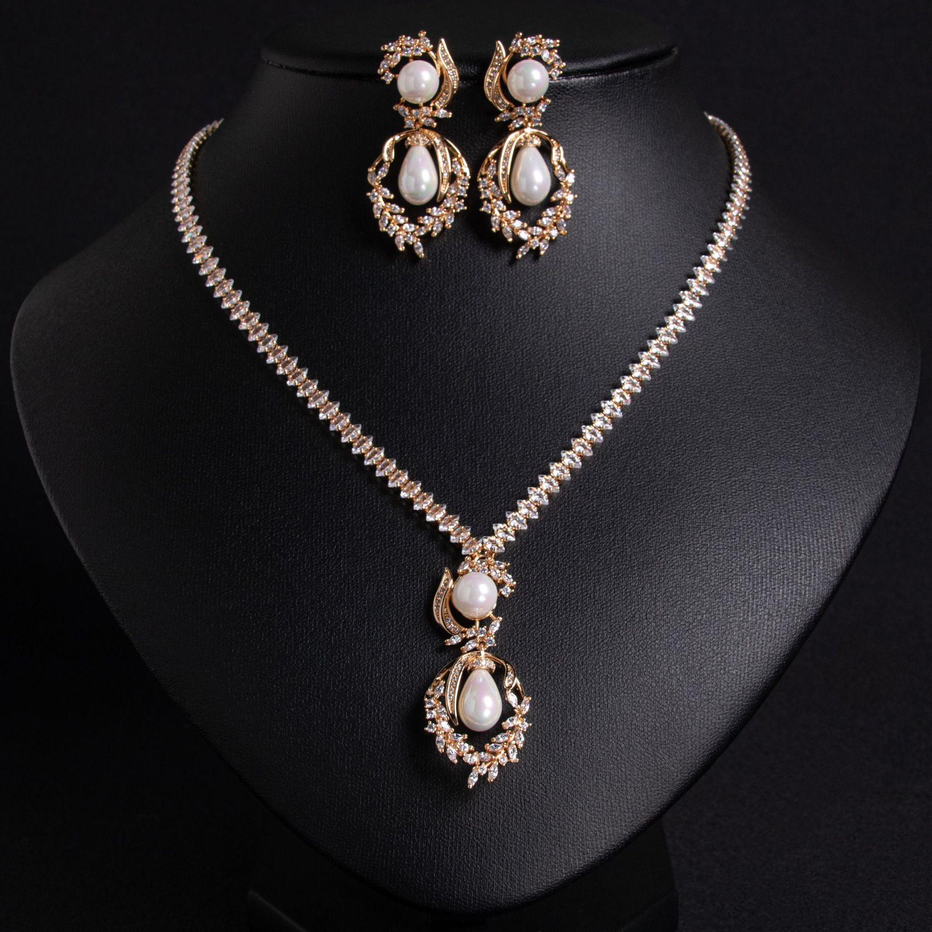 Accesorios europeos y americanos shell perla pendientes collar joyas otoño invierno nichos luz versátil accesorios de lujo conjunto de joyas details Picture
