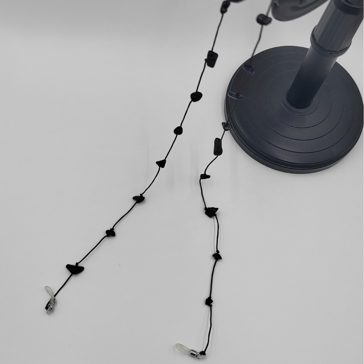 Retro crushed stone woven glasses chain necklaces, women's mask chain necklaces, anti-slip and anti-loss pendants, factory direct sales, artistic style Specification image