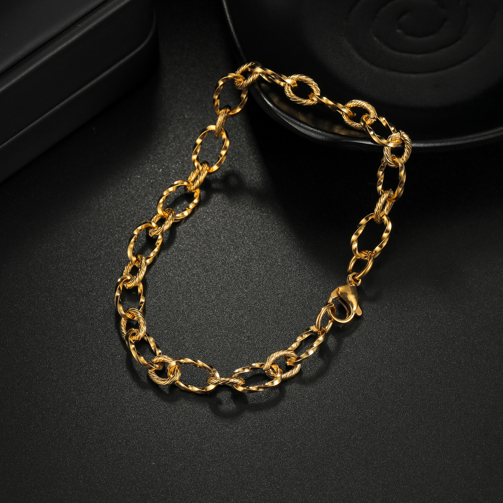 Amazon's new stainless steel twist chain bracelet jewelry, a fashionable and popular bracelet accessory for couples details Picture