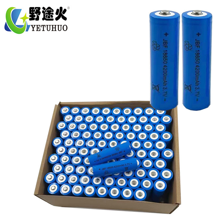 The capacity of the lithium battery for recharging the flashlight is 18650 battery, 3.7v, and the parallel battery charging tip is 1200-2200 mah details Picture