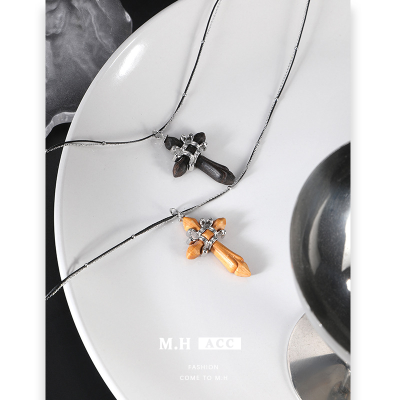 The wooden cross pendant necklace is a versatile and fashionable design with a high-end feel. It is an original autumn and winter new sweater chain accessory Application Scenario