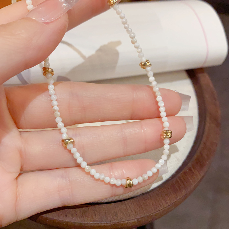 French retro, light luxury, niche design sense rice bead necklace, high-end and gentle, versatile matching accessory collarbone chain wholesale Application Scenario