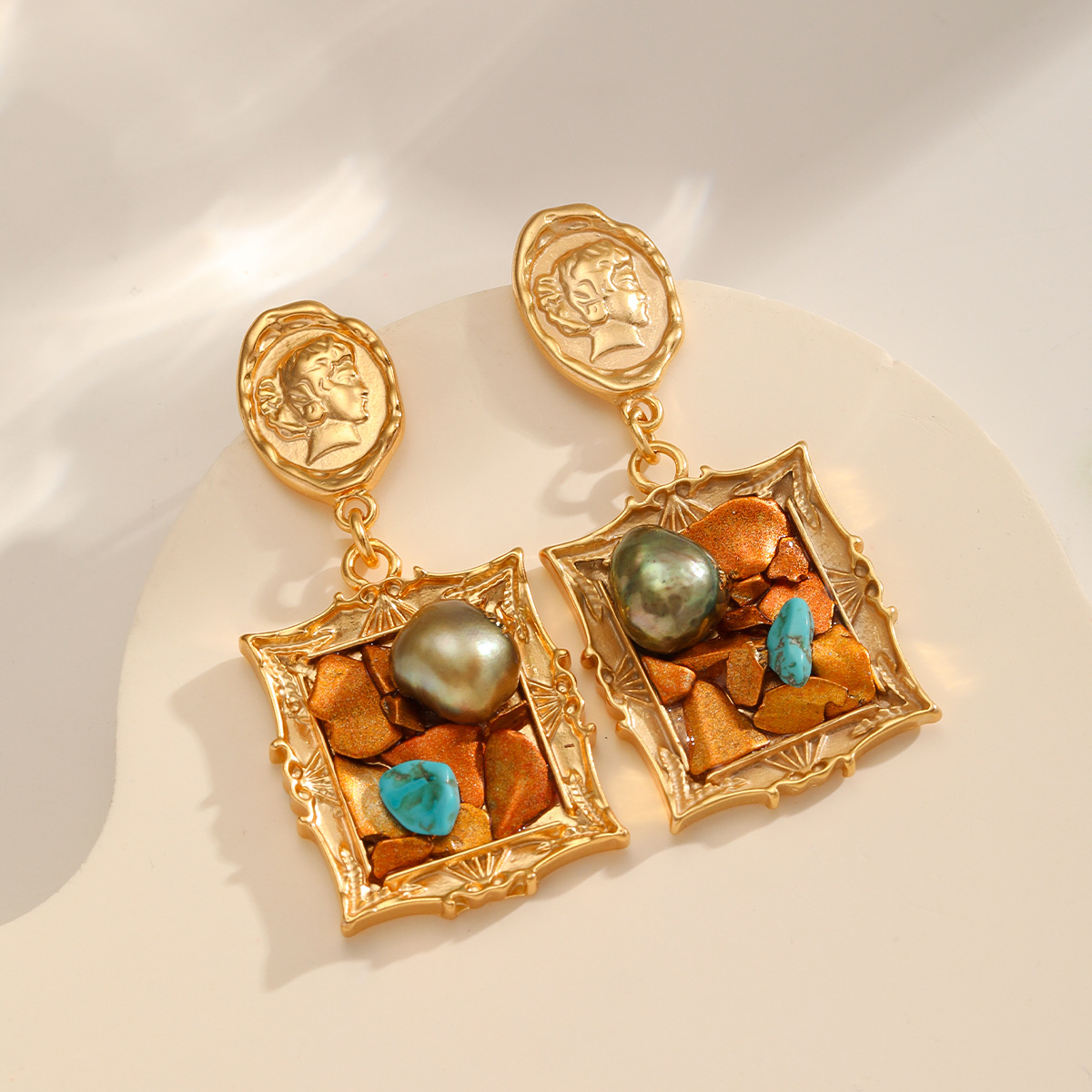 Nasha Cross-border Exclusive retro court-style earrings, light luxury and high-end color contrast s925 Silver needle Pearl Exquisite earrings Application Scenario
