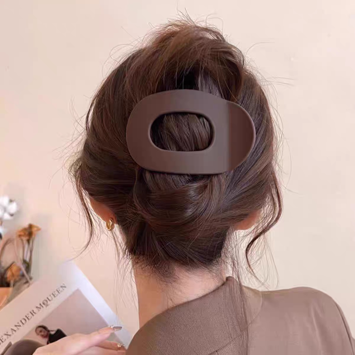 2025 New style elegant duckbill hairpin for women, high-end updo for the back of the head, large shark hairpin, claw hairpin, spring details Picture