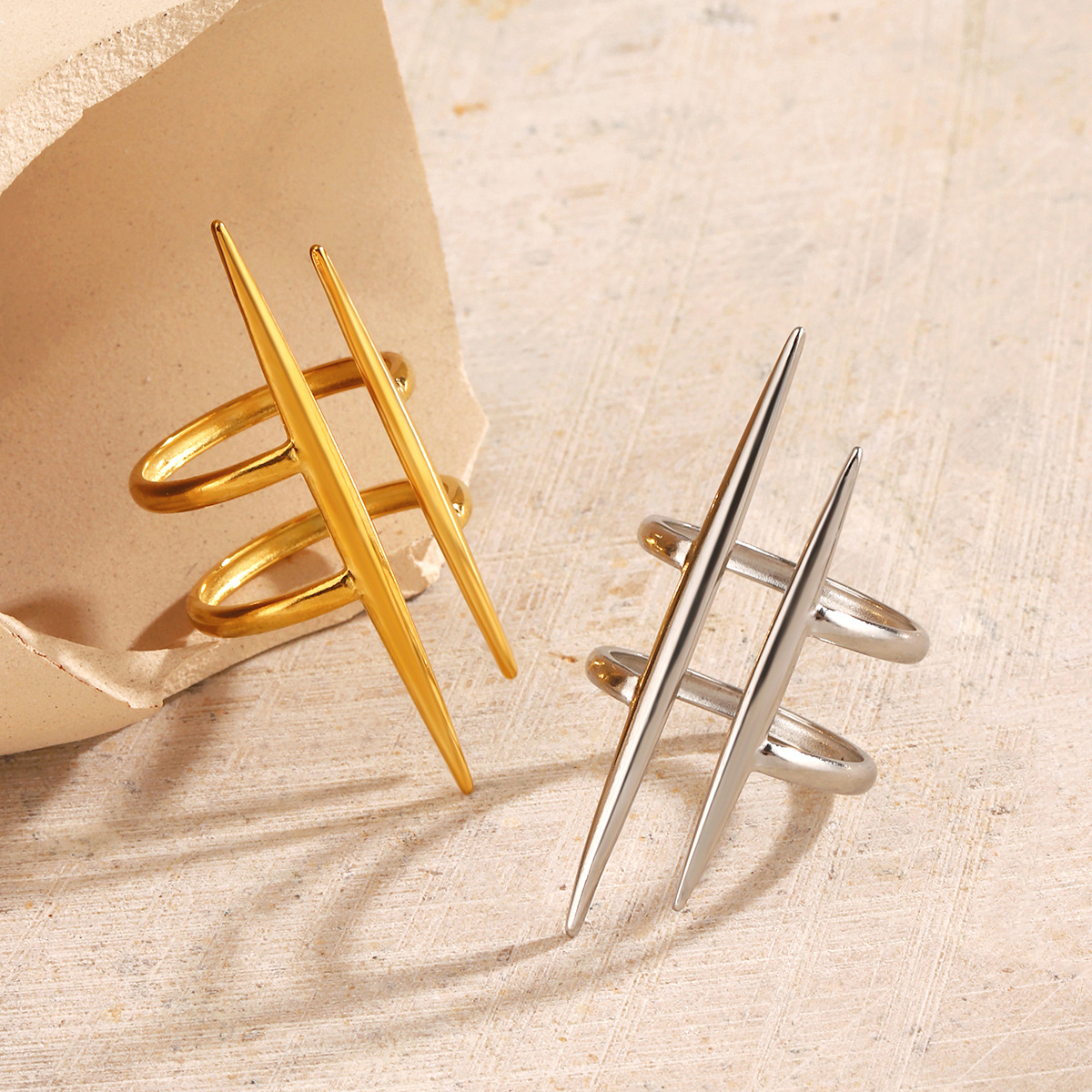 Wholesale of titanium steel line rings with a unique and trendy design sense in Europe and America, and stainless steel gold-plated rings with a hip-hop personality