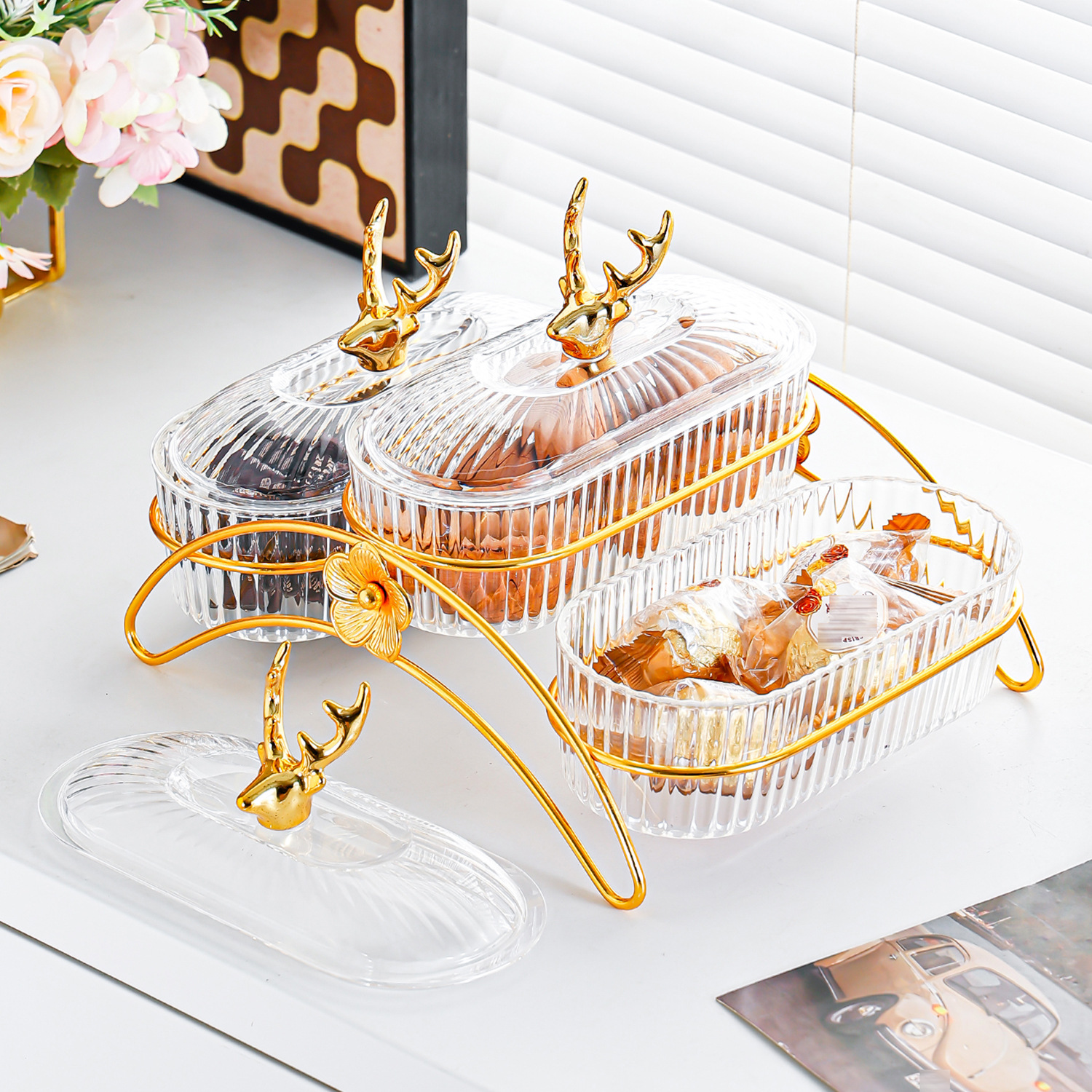 Light luxury dried fruit plate, fruit platter, light luxury household snack plate, ironwork rack, commercial and hotel snack plate, compartments fruit plate details Picture