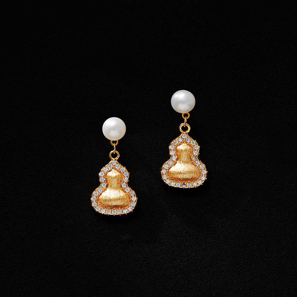 Hyacinth nuevo chino cepillado calabaza colgantes pendientes de perlas de agua dulce nicho de diseño sentido de la luz lujo de alta clase multi-accesorios de oído Application Scenario