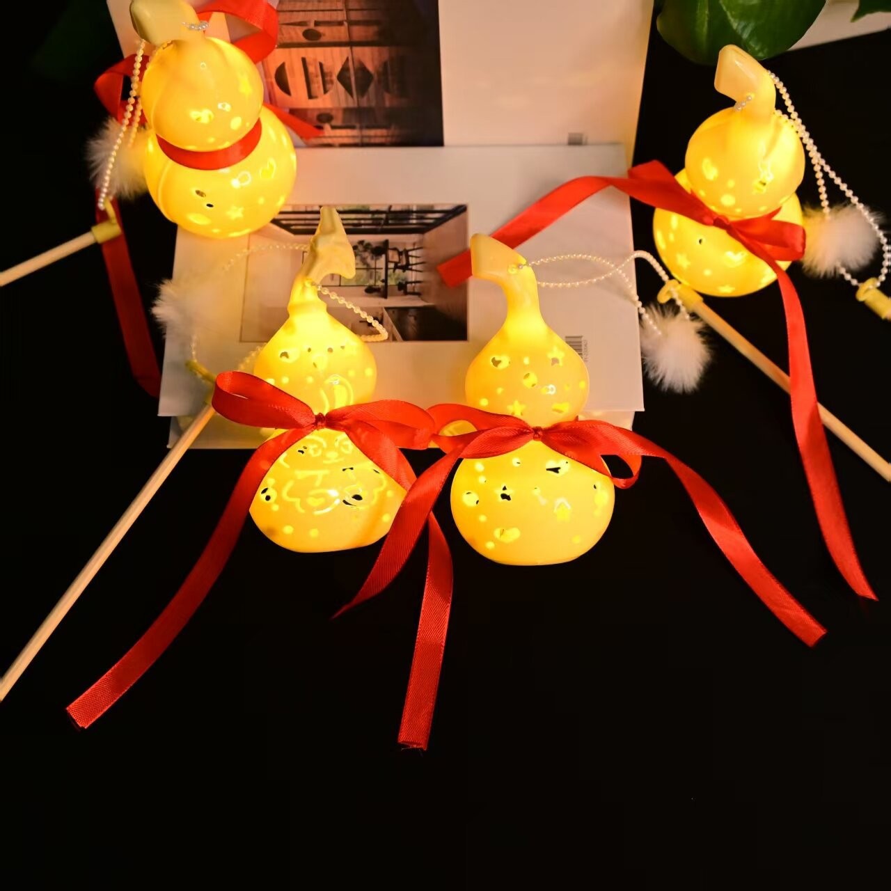 新款儿童手提发光葫芦灯笼 镂空发光 节日活动装饰礼品批发产品图