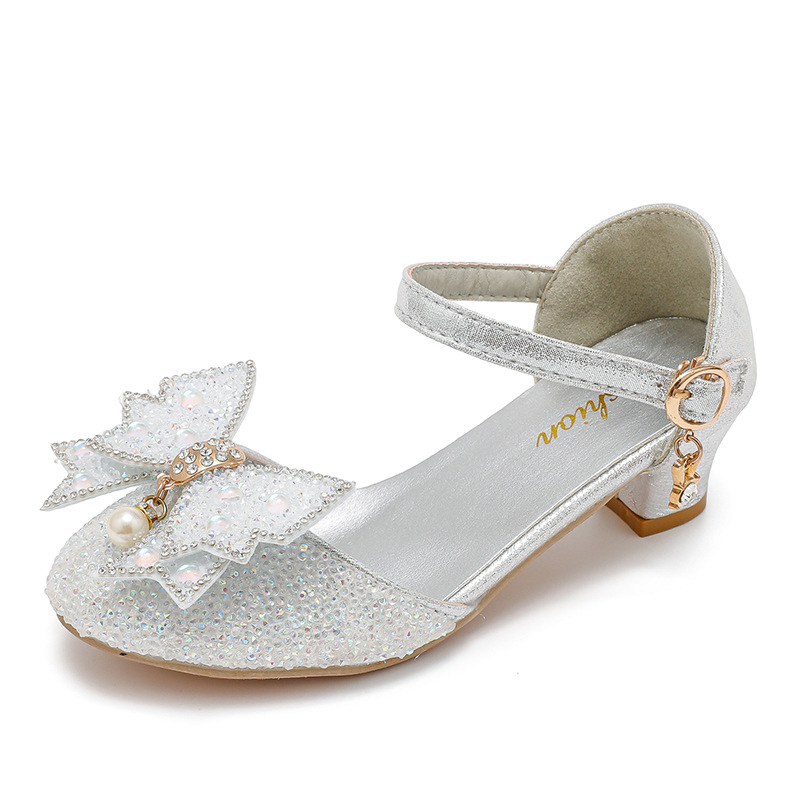 The new girls' crystal shoes, children's high heels, and silver-white children's princess shoes were displayed in the student stage fashion show Item Picture