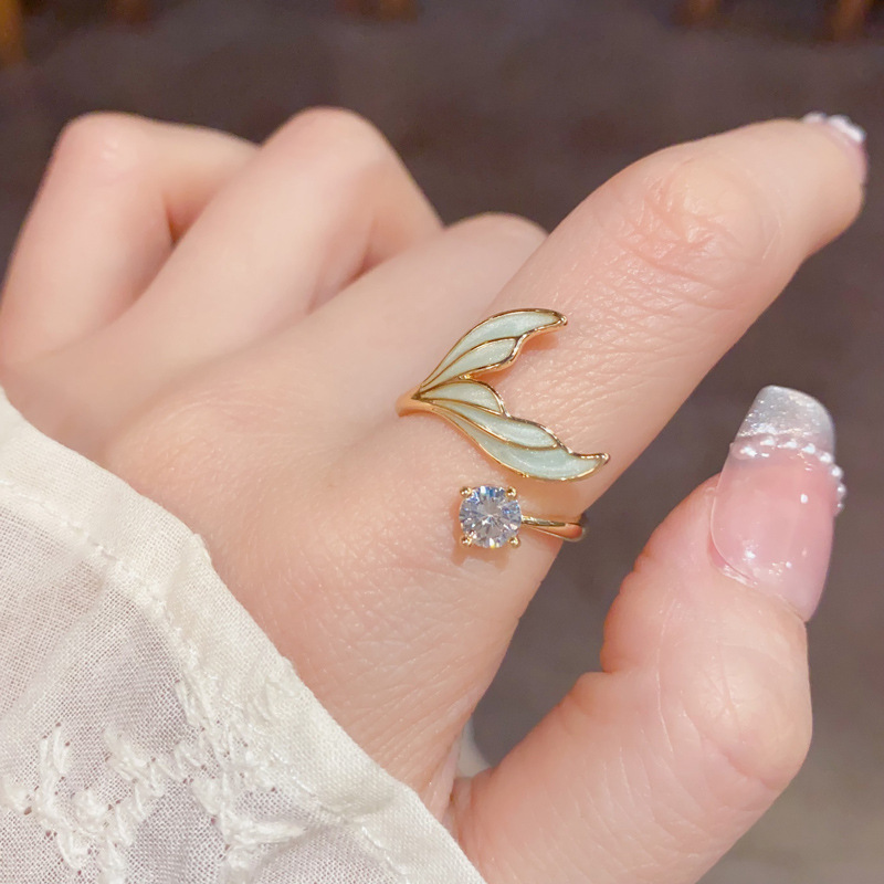 A niche fishtail zircon open ring with a fashionable and simple design, a delicate, light luxury and versatile ring wholesale