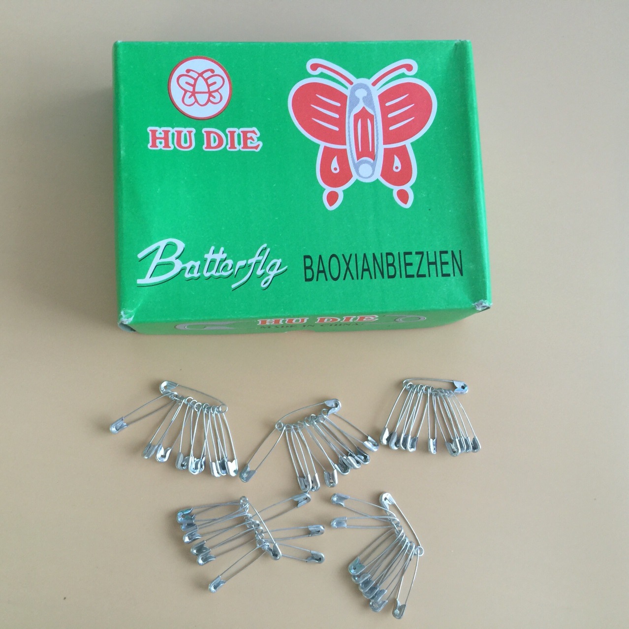 Foreign trade export safety pins, fixed clothes, waist cinders, small children's safety buttons, paper clips, first aid kit accessories full figure