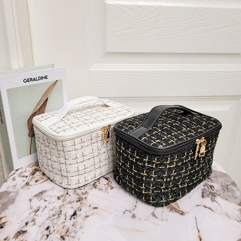 2023新款小香风高颜值时尚化妆包大容量便携式手提包化妆品收纳包细节图