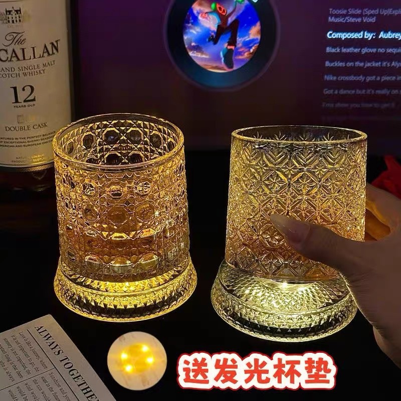 Shak yin mismo estilo [enviar posavasos luminosos] brillante girando la copa de whisky girando y despresurizando la copa de vino de océano no ondulado Application Scenario