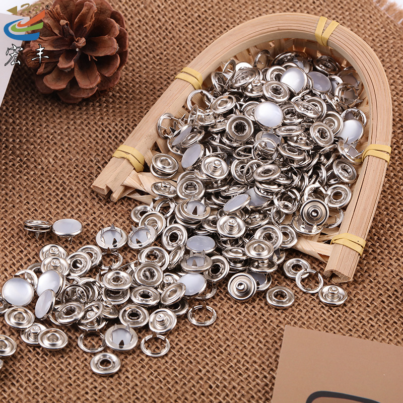 Suministro directo de fábrica de cobre cinco clavos hebillas conjunto de cuatro piezas metal hueco oro gris bronceado clothing dark hebillas en stock details Picture