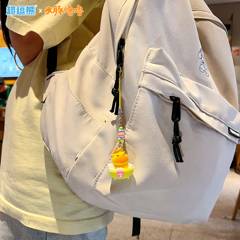 Genuine Capybara Lulu Little Nose clip clip, keychain, creative cartoon doll, mobile phone chain, earphone pendant Application Scenario