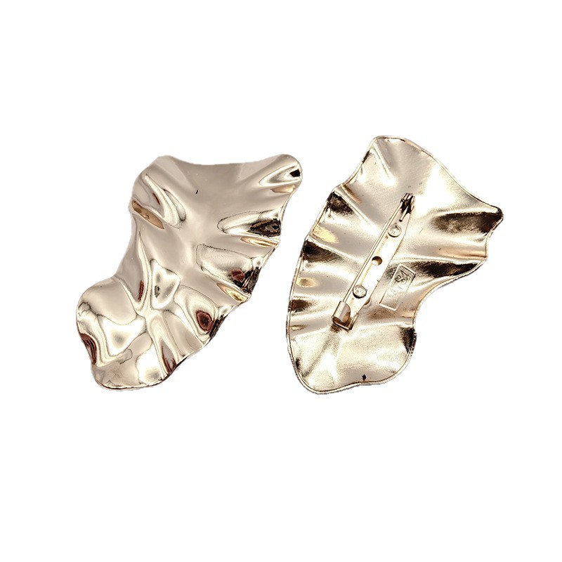 Creative and fashionable metal irregular-shaped decorative pins, versatile suit jackets, exquisite and personalized brooch accessories Item Picture