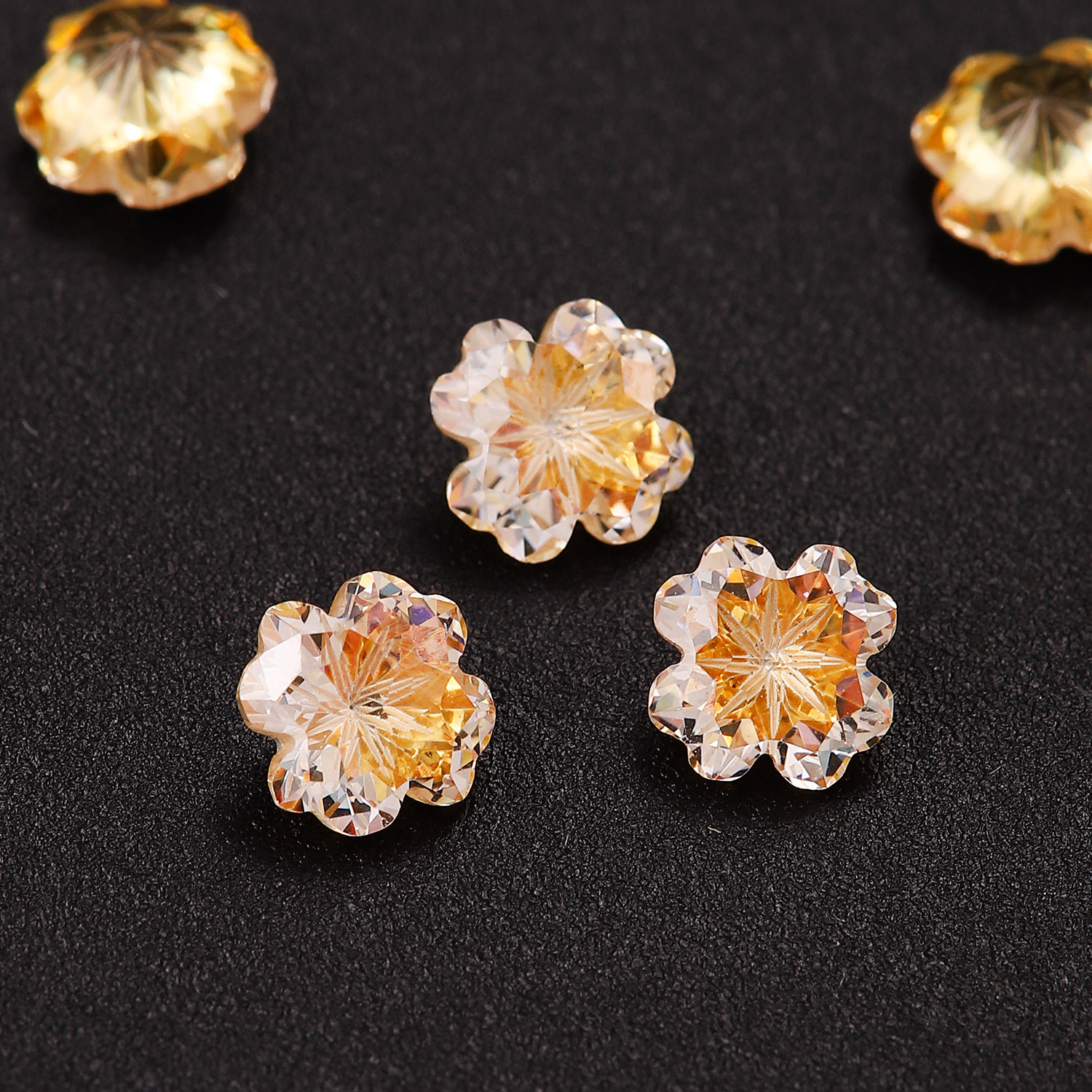 Lucky Sugar Heart 5A Four-leaf Clover Bare Stone Irider Gradient Zircon Ring Face Nail Drill Bestseller. For more information, please inquire Application Scenario