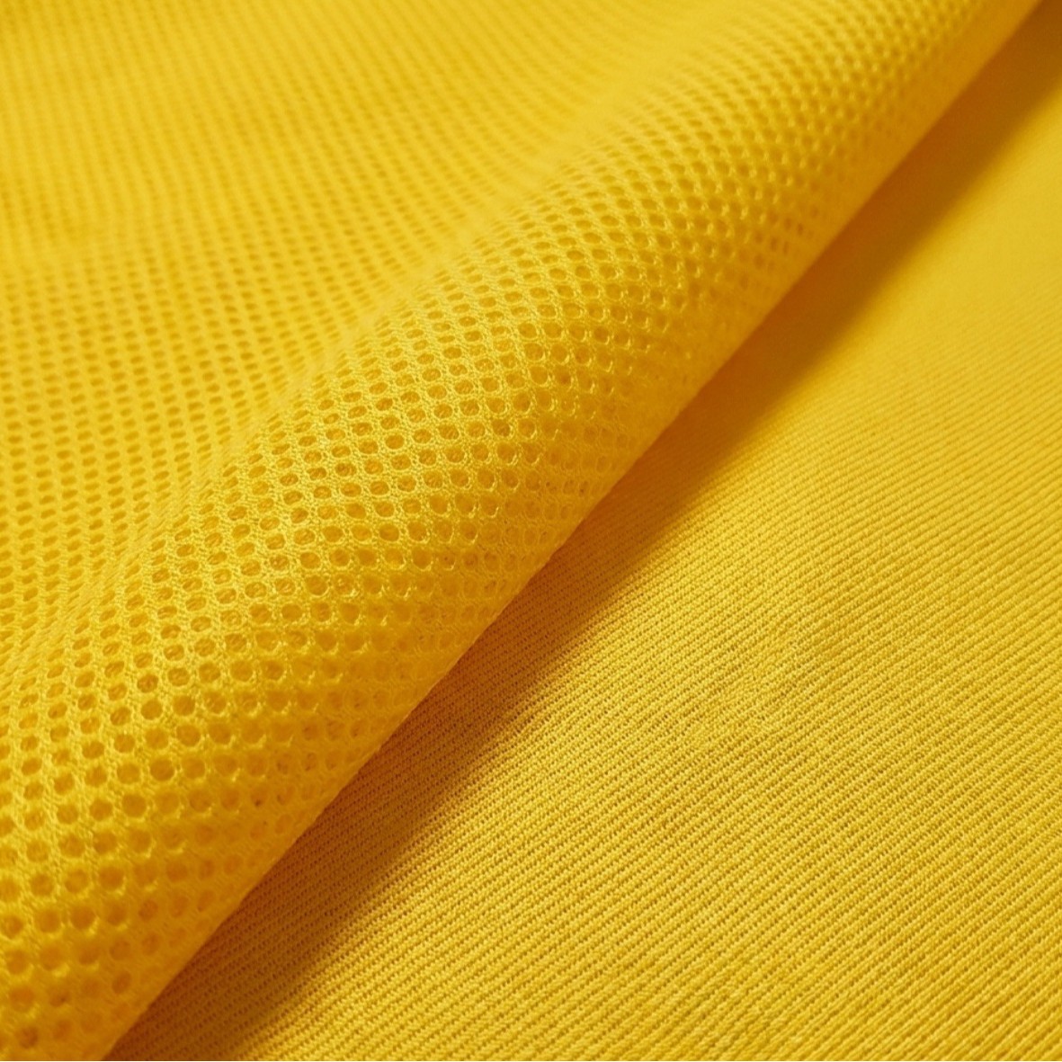 Supplying sandwich three-layer mesh fabric, interlayer mesh for sports shoes, clothing, bags, accessories, mattress fabric, mesh fabric, and materials for Daye bags Application Scenario