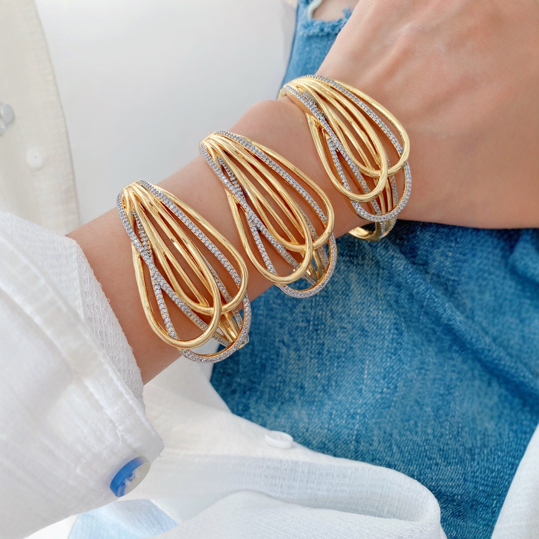 Cross-border bestseller copper zircon 18K gold electroplated bracelet, ring, earring, necklace set, personalized, fashionable, simple and versatile Application Scenario