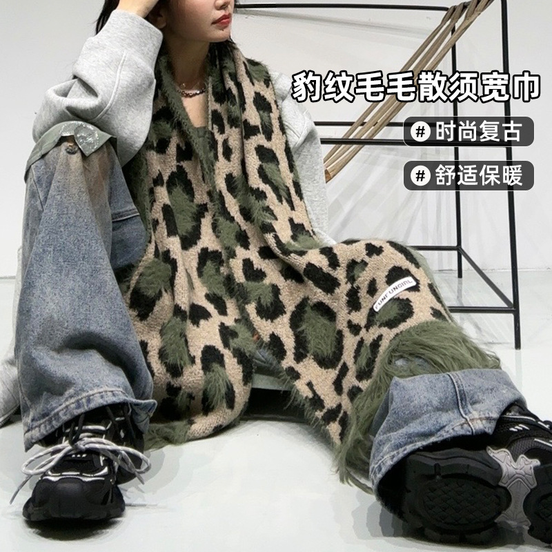 A leopard-print wool scarf for women, a high-end cashmere shawl for autumn and winter, a Korean hot girl's stylish Su thickened warm scarf, wholesale from street stalls details Picture