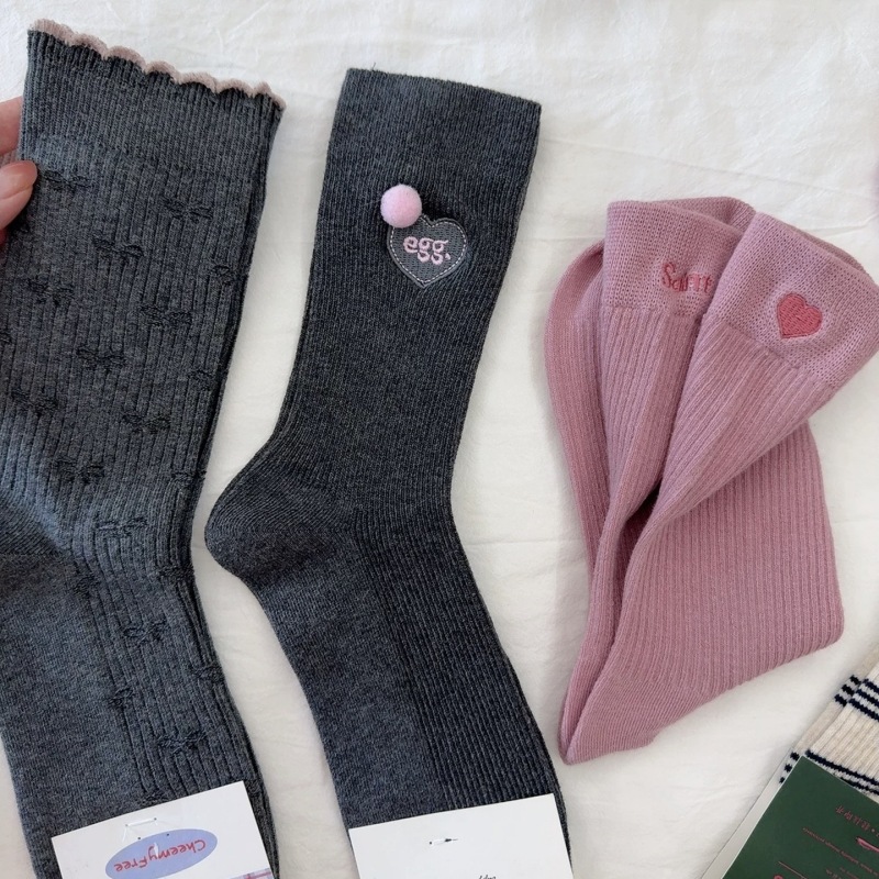 Autumn Kururi sweet and retro girl! The grayish-pink color is simply amazing! Japanese Instars-style straight mid-calf socks that show off legs Application Scenario