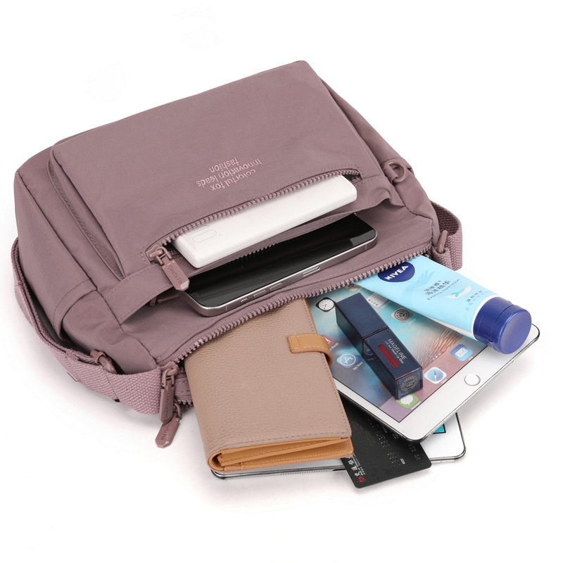 Ladies' multi-layered single-shoulder bag, outdoor casual water-repellent crossbody bag, small square bag Application Scenario