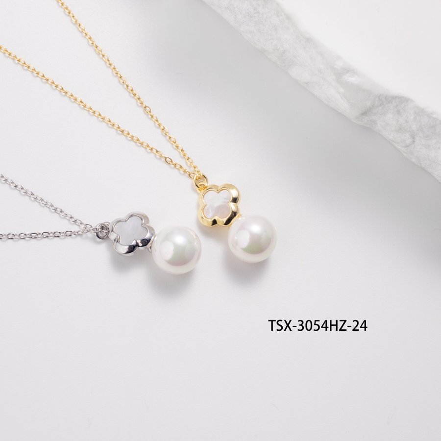 A new, versatile and stylish four-leaf clover mother-of-pearl collarbone chain necklace pendant details Picture