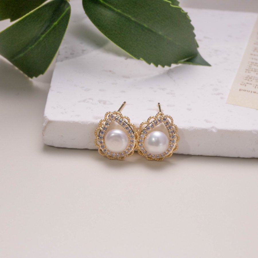 Xuhui brand's new copper-plated real gold InS-style sweet hollowed-out lace freshwater pearl stud earrings, elegant 925 sterling silver needle earrings Specification drawing