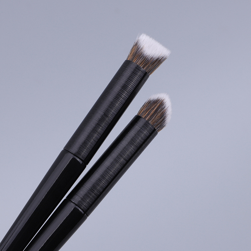 Xiaohongshu's new product, KVD40 Concealer Brush, double-sided slope Foundation Brush, Cangzhou Makeup brush, dark circle Covering beauty brush Application Scenario