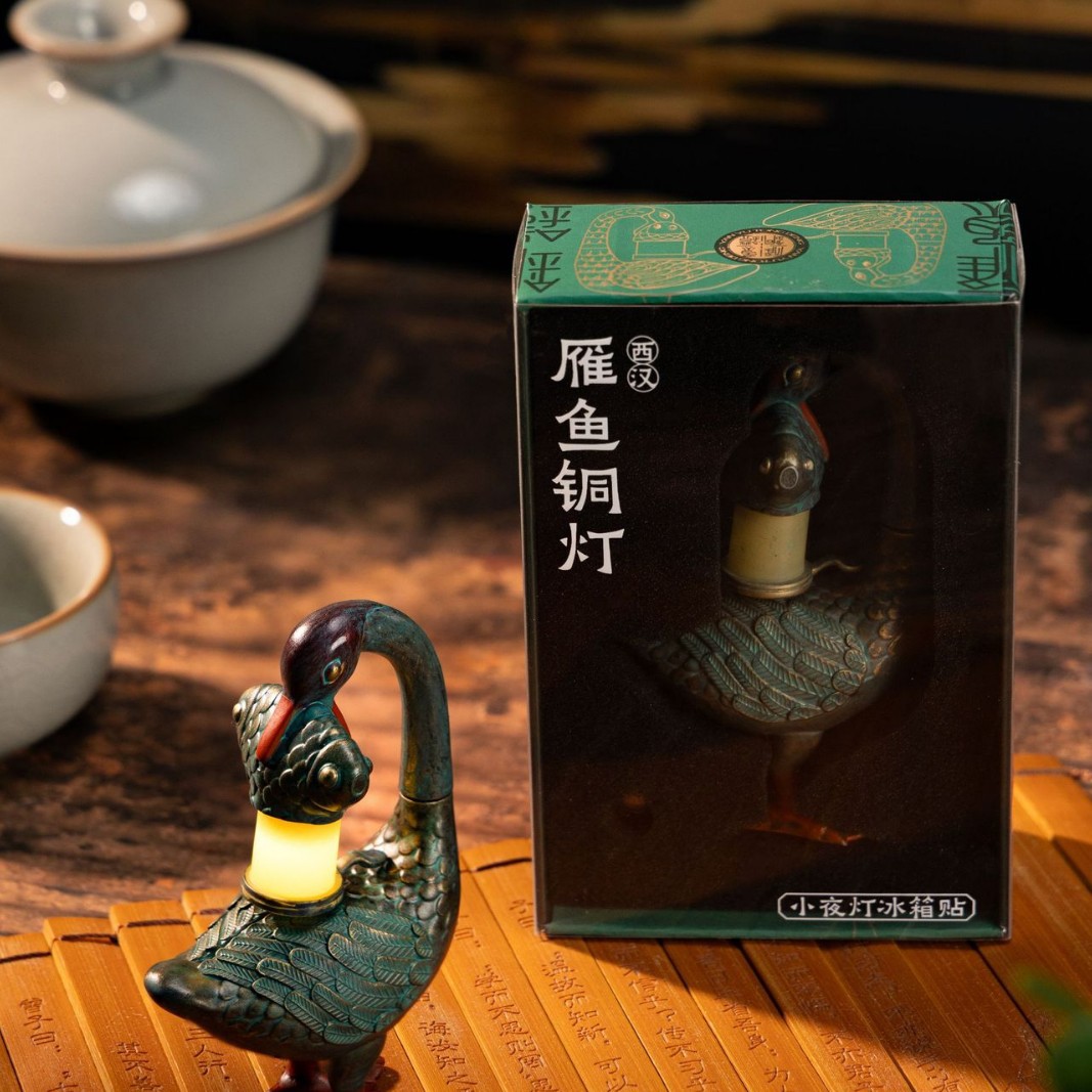 The "Wild Goose Fish Copper Lamp" is a new Chinese-style home decoration item, a Han-style antique copper cultural and creative handicraft, and a business companion for enterprises details Picture