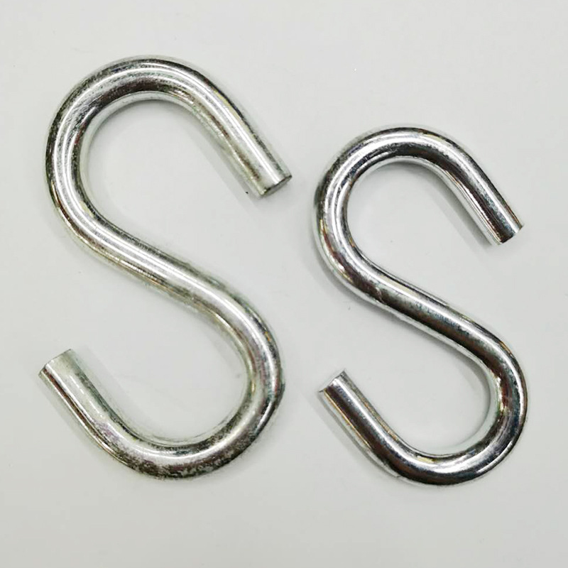 Flat-head S-hook, metal S-hook, is a multi-purpose hanging hook and storage hook with strong load-bearing capacity details Picture