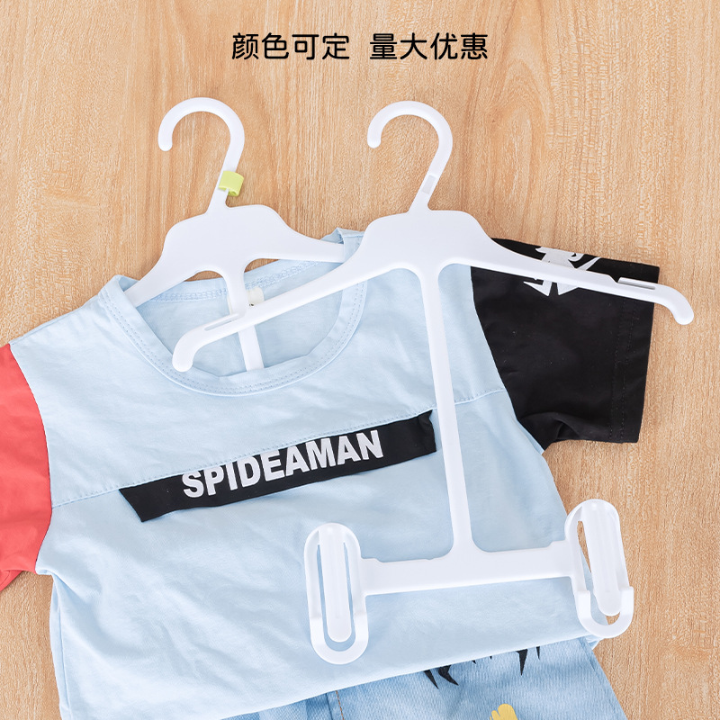 Children's clothes hangers, plastic infant and toddler one-piece baby clothes hangers, children's clothes hangers, supermarket clothes hangers, thickened clothes drying racks Application Scenario