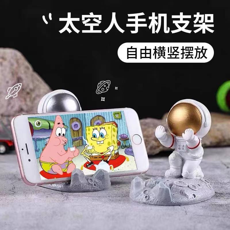 Astronaut mobile phone stand, plastic astronaut figurine, creative gift, desktop decoration handicraft, astronaut ornament