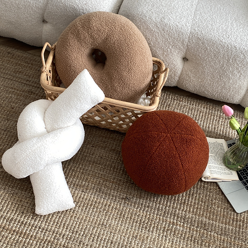 北欧ins风异形羊羔绒家用抱枕装饰靠枕沙发坐垫卧室椅子靠垫腰枕