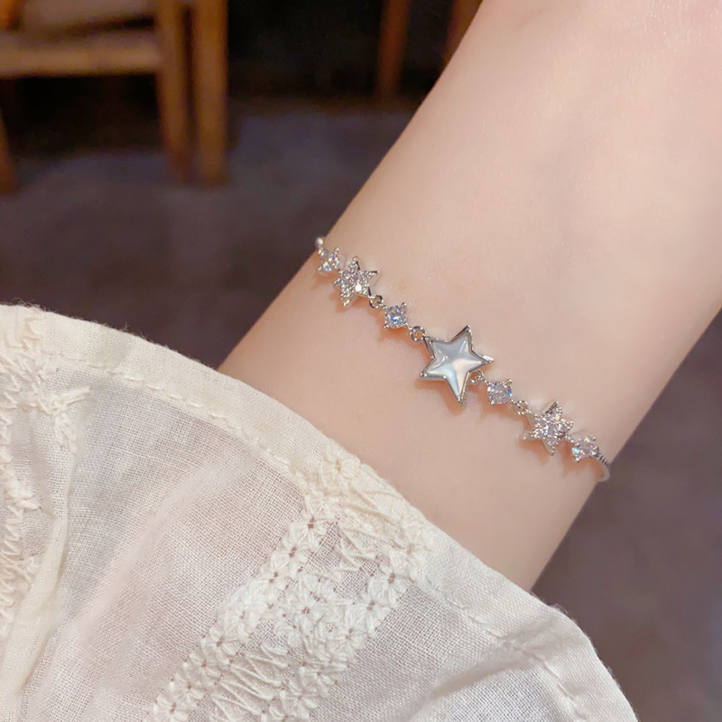 Nicho de moda diseño sentido micro circonitas madre de cinco puntas pulsera temperamento luz extravagancia versátil superflash accesorios de mano al por mayor Application Scenario