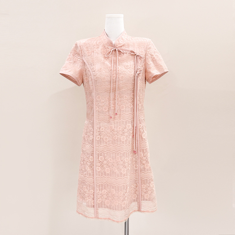 This new Chinese-style dress for women in summer is designed to slim the waist and make the figure look slimmer. It features a short-sleeved design and an improved cheongsam dress details Picture
