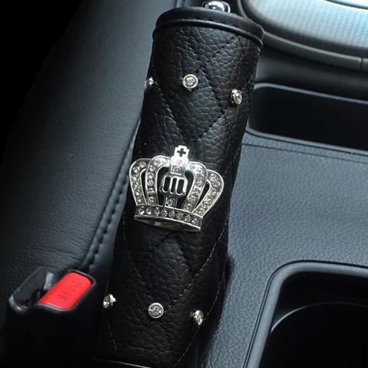 Car seat belt, shoulder guard, manual and automatic gear shift cover, handbrake protection cover, diamond-encrusted crown steering wheel cover accessories Application Scenario