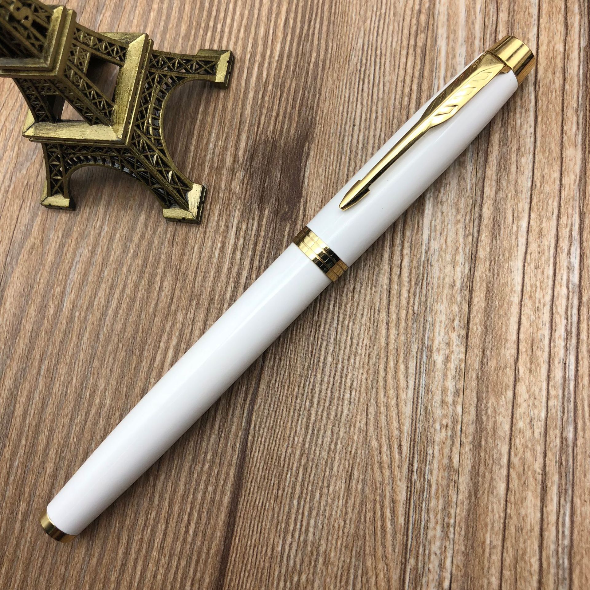 Minghao Stationery, a manufacturer of in-stock products, offers new ballpoint pens, signature pens, advertising pens, gel pens, and laser logo gift pens details Picture