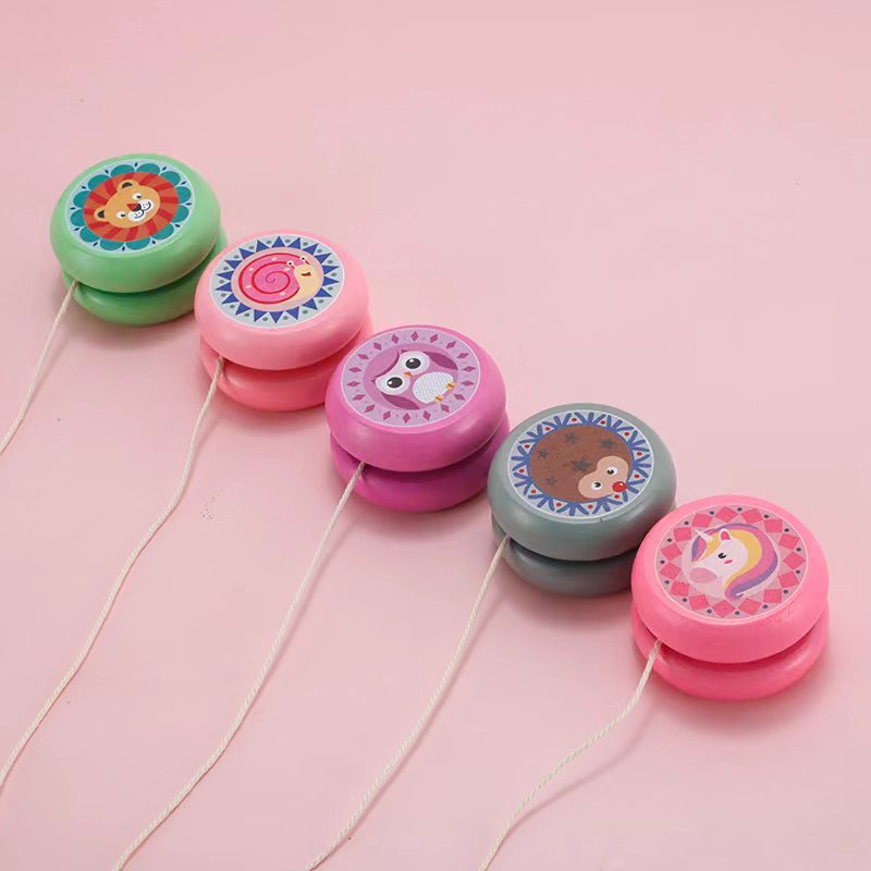 Wooden yo-yo, cute children's cartoon animal spinning yo-yo, classic and nostalgic toys for kindergarten education Application Scenario