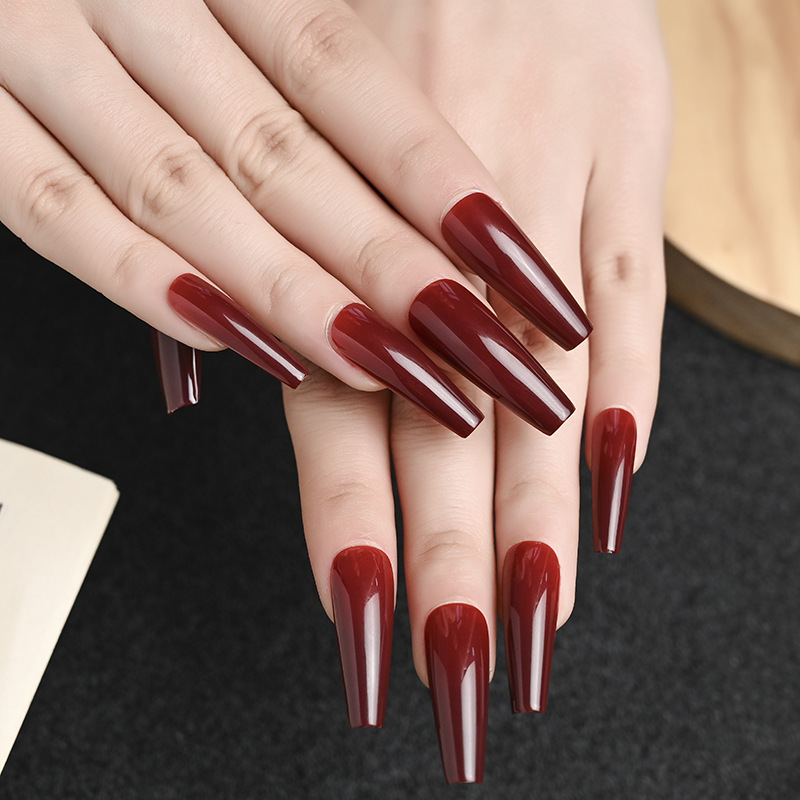 The long ballet nail with solid color and glossy oil from Europe and America, the mid-length trapezoidal nail art piece, and the false nails are exquisite and simple