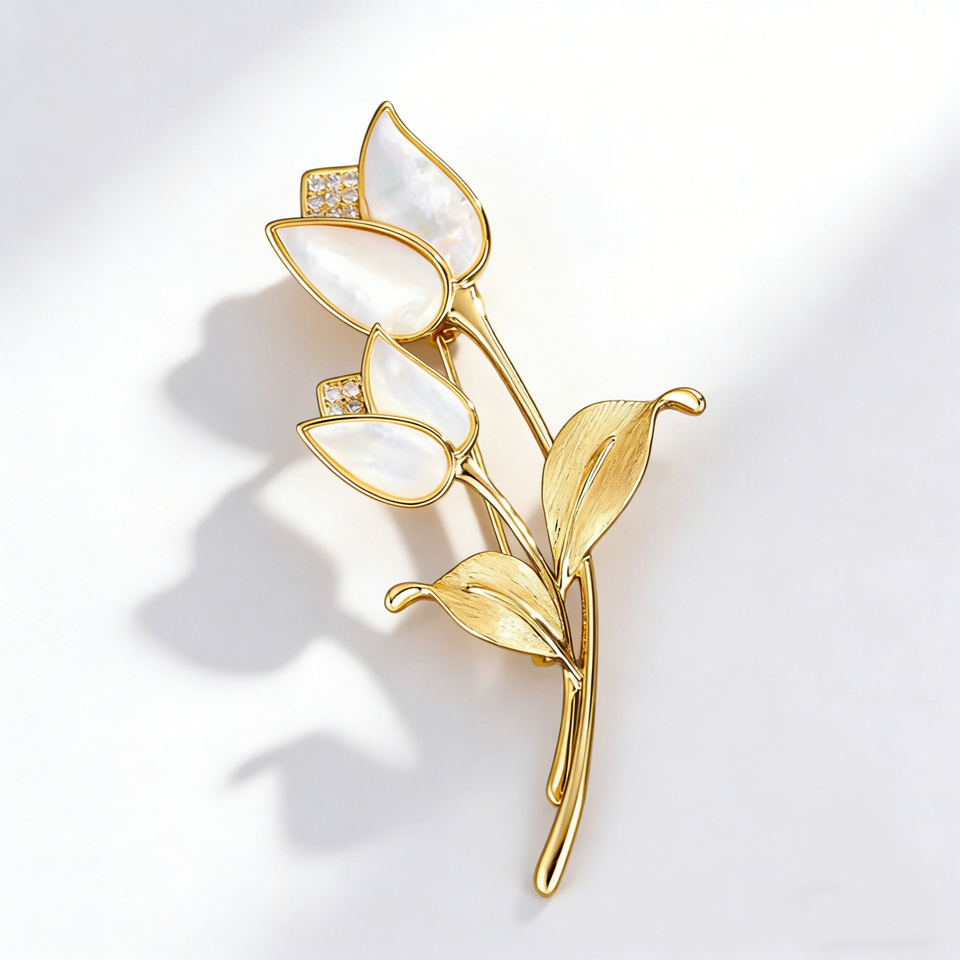 A light luxury and high-end natural mother-of-pearl tulip brooch, copper-plated with real gold and brushed exquisite brooch, new corsages for clothing and accessories Application Scenario