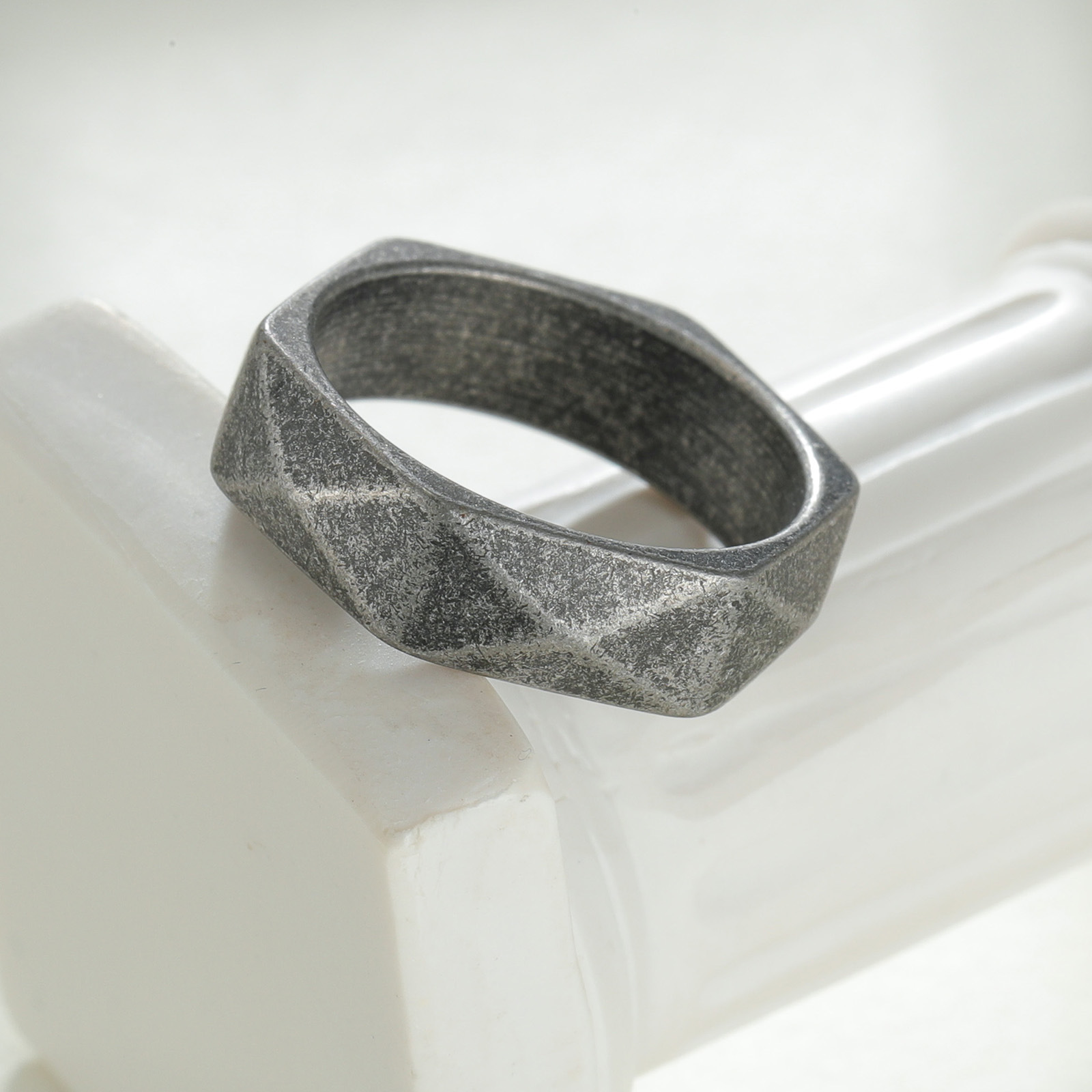 European and American trendsetting titanium steel jewelry, mechanically cut diamond-shaped ring, simple and elegant, aged silver ring bracelet Specification image