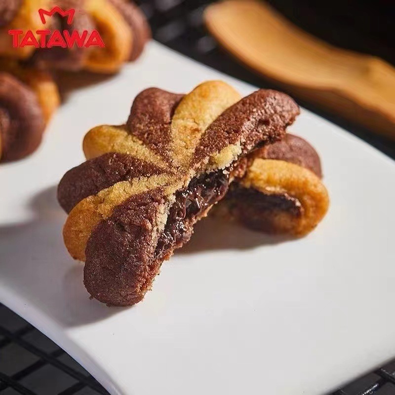 TATAWA Sandwich Cookie 120g, a Malaysian imported chocolate-flavored soft-filled cookie snack details Picture