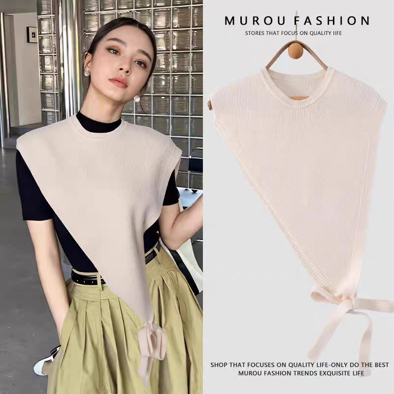 One-piece consignment for the new Spring/Summer 2025 collection, featuring a shawl knitted top paired with a small waistcoat, a Korean-style design triangle vest for women to layer and pair with black street wholesale Application Scenario
